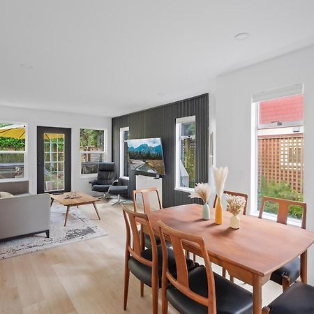 Modern Kitsilano 2 Bedroom Home With A Hot Tub Vancouver Exterior foto
