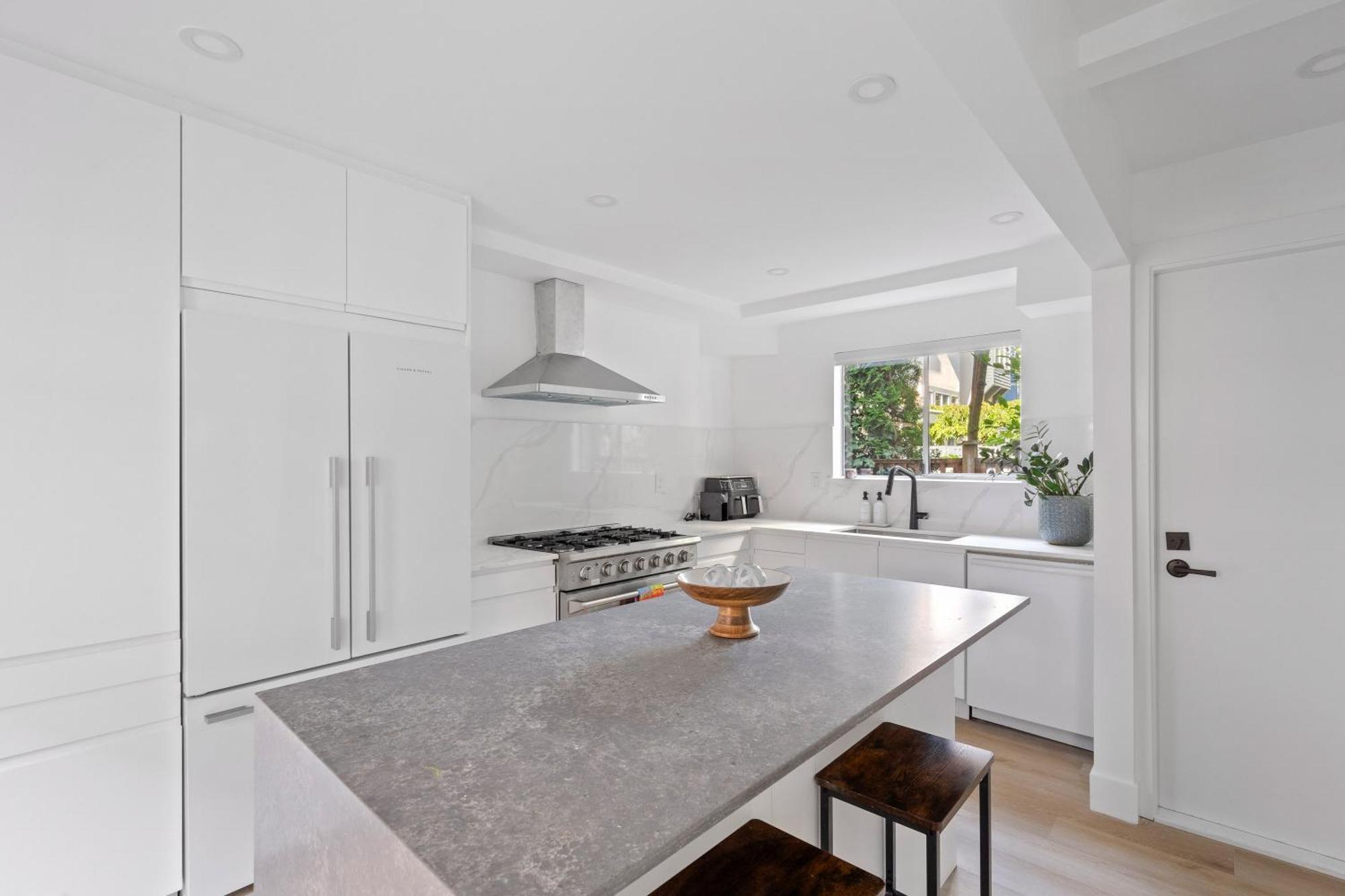 Modern Kitsilano 2 Bedroom Home With A Hot Tub Vancouver Exterior foto