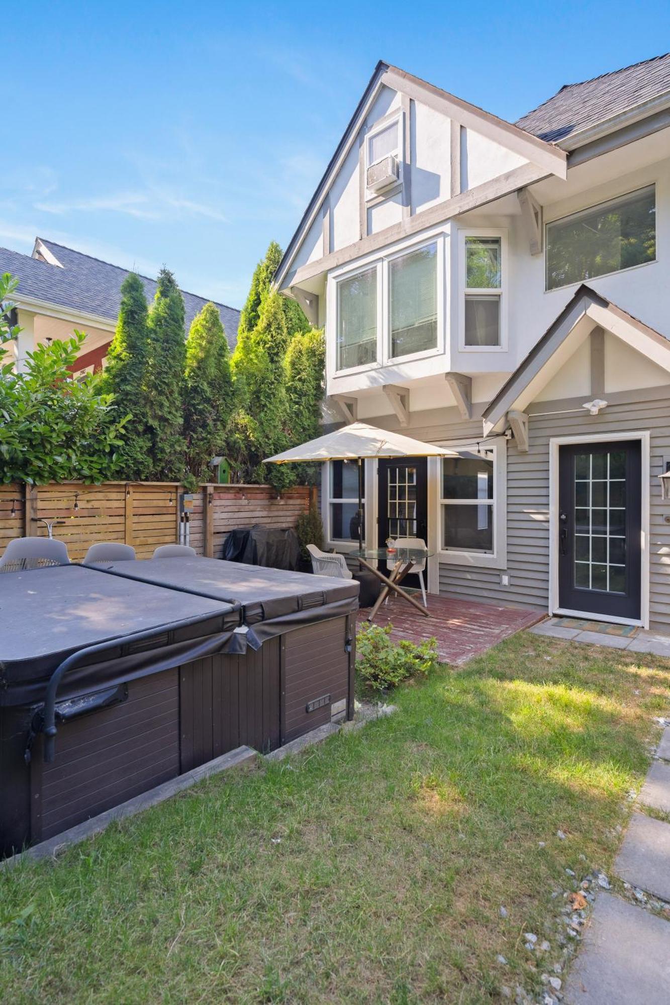 Modern Kitsilano 2 Bedroom Home With A Hot Tub Vancouver Exterior foto